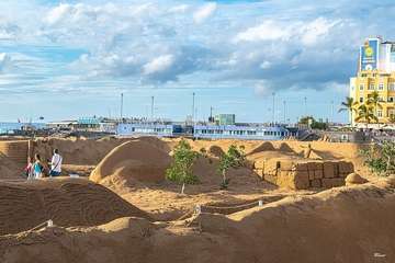 El famoso belén de arena de Las Canteras, icono de la Navidad grancanaria/Antonio Rico.